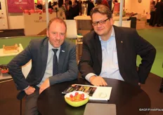 Filip Fontaine from BelOrta with Sven Van de Voorde from retailer Delhaize.