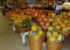 Many different types of pomelo to choose from.