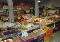 A quick look at typical street fruit and veg shop, everything is loose.