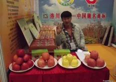 Luochuan Yangang Fruit Trading Coop with lovely apples in a few different varieties.