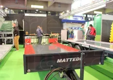Material and equipment for the harvesting and handling of fruit at the Mattedi snc stand.