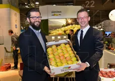 Marian Perfler and Fabio Zanesco with a crate of Golden Delicious.