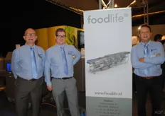 Dick Jansen, Jeroen Lijkendijk and Patrick Jansen of JFPT/Foodlife. They presented products including this new dewatering system, which can reduce liquids to 2% with less damage.