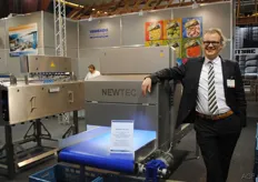 Johan Vanhemens with the Newtec Scout. This machine digitizes the potato stream, measuring length and diameter, for instance.