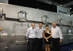 The Spiessens team presented this drying machine for freshly cut vegetables like lettuce and bell peppers. The machine uses the residual heat from the building's cooling system. The dryer is provided with a system which measures pressure differences, air humidity and air temperature.
