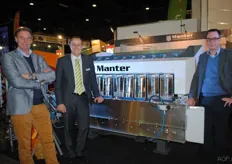 Hans Peeten (Sarco Packaging), Marcel Oldenziel (Manter) and Mark van der Kamp (Sarco Packaging) at the new M10 XL weigher on the stand of Manter.