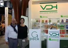 Jan Lode and Ingrid Van den Heuvel of VDH Concept. VDH introduced the latest JBreeze Recy at Interpom. This foil is produced with 40% recycled plastic. The stand was also fully revamped with the new corporate identity.