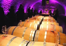 In the wine cellar, it's also not just about the wine, but about the whole experience. Old barrels, modern LED lighting. Clear explanation and a comprehensive story.