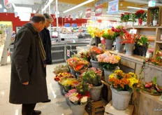 The flower men look at the product range and the accompanying quality labels.