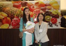 Chen Duan and Lisa Pang from China FVF taking in the Fruit Logistca experiance.