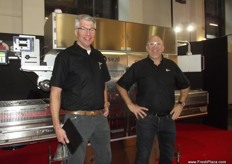 Gerrit Tijhot - SisMatec, NL and Gary Wyatt - Proseal with the new GT5 packing/sealing machine from ProSeal, it can pack 30 - 210 packs per minute, it also has a fast tool change. The E-seal uses 7 tonnes of seal force and a continual feed system offers 25% increase in speed.