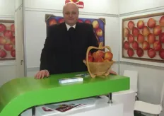 Robert Monarski from Alvena with Polish apples.