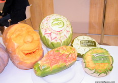 fruit carving from CErozfrucht (Czech Republic)
