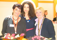 the Market Vertrieb ladies (Germany): Virginia Dominguez, Iman and Sonja Lucker .. the company is a partner of FRESOUER, a unit of production and export of fresh and frozen strawberries.