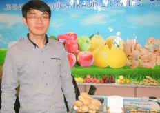 Sales Executive Tony Zhao of Trans-High; export volume is around 18 Million US Dollars. Built a top grade automatic controlled coldstore with their UAE partner: Shandong Suneast Foodstuff Co.,Ltd where the total investment was RMB40 million. Each year, it stores and prosesses garlic for more than 30000 tons.