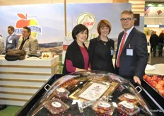 Marizel Aguirre, Teresa Baggarley and George Smith from Northwest Cherries, promoting the cherries.