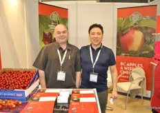 Tom Stearns and Rick Chong from the B.C. Tree Fruits promting their apples and cherries