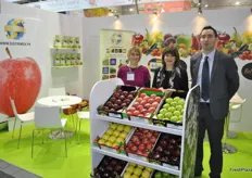The team of Distrimex is still happy doing business at the fair, even on the Friday