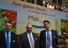 The vegetable producers of Pfalzmarkt für Obst und Gemüse eG combine their strengths in a joint sales, marketing and quality community. Jonathan Schmitt (Export Sales), Holger Schmitt (Exportmanager) and Sascha Rapp (logistic and back office) were at the booth.