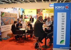 Salemfrucht GmbH Obstgrossmarkt is formed from various wholesale markets which belong to the producer organization Marktgemeinschaft Bodenseeobst eG. The KIKU apple variety is a premium brand of Salemfrucht.