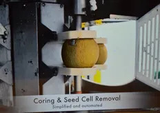 This machine cuts up melons and pineapples, at a maximum speed of 15 pieces of fruit per minute. The machine has been available since this month, and competed for the Innovation Award.