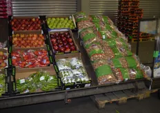 The fruit and vegetable product range of the merchant is mainly dominated by fruits. Most of the products of the Turkish merchant are from France, Spain, Turkey and overseas.