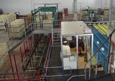 Apples are packed here for around 10 months per year. The packhouse also packs for other companies. Maxumum capacity is 150,000 bins of 375-400 kg.