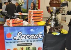 Lacour treated visitors with strawberries and chocolat dip.
