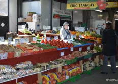 Overview of produce stand