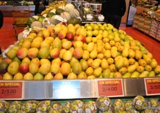 2 varieties of mango