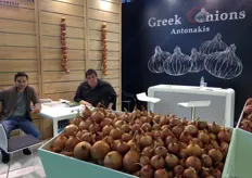 Antonakis Panagiotis from Greek Onions produces and delivers Greek onions. They trade the onions mostly in Greece, but export them in the spring to the Balkan countries and different other markets.