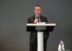 Tommy Leighton from Produce Business Magazine UK during the opening remarks.