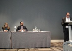 Panelist Elena Ozeritskaya from Fresh Insight, speaker Gaurav Sawhney from Planet Retail and moderator Harrij Schmeitz, Fresh Informationmanagement Center.