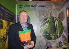 Richard Selby from Van der Windt shows an onion packaging