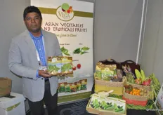 Edin Alberto Mejia from Vega Produce. The company source their products from Central Ameica and Carribean. now they also have qinoa from Colombia. Edin holds two microwaveable bags.