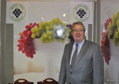 Andrew Brown promotes Grapes from California
