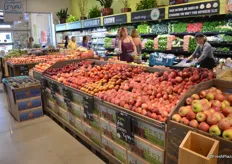 This store carries a large selection of organic stone fruit. Pictured from left to right are red plums, yellow peaches, yellow nectarines, pluots and white peaches.