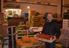 Michael Wallbrunnfrom Magd. Schmideder with strawberries from the Belgische Fruitveiling (BFV). He offers fruit, lettuce and other vegetables and delivers to wholesalers and little shops.