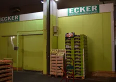 Clients of Ecker are other wholesalers and little shops. They offer also citrus from South-Africa and Argentina.