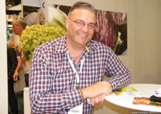 Gordon Robertson, Senior Vice President, Sales and Marketing of Sun World (US). Bred for superior flavor, size and appearance. Branded grapes available are MIDNIGHT BEAUTY®, ADORA SEEDLESS® and STARLETTA SEEDLESS® black grapes, SCARLOTTA SEEDLESS® and SONERA SEEDLESS® red grapes and SUPERIOR SEEDLESS® and AUTUMNCRISP®