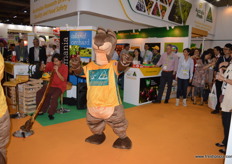 Dancing kangaroos and a digerridoo marked the opening of the Australia Fresh reception.