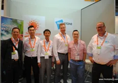 Team van Milestone Fresh and Sun Cargo offering logistic services. Reo Tang, Kevin Liu, Kim Tam, Juri Falandt, Matthew Chang and Co van Es.