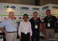 Trevor Arbuckle (Australia), DM Gandhi (India), Dick van de Kop and Dick Verkade (The Netherlands) from Greefa grading and packing.