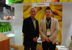 Manuel Romero Portes from Agroban in conversation with Ronnié Almeida from Proecuador.