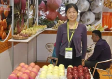 Echo Kong, the sales manager of Jining Green Land International Trading Co., Ltd. presents her apple varieties.