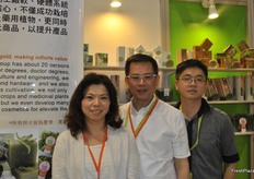 Tingmao Agricultural Biotechnology Co., Ltd. (operating under the name Nice Green) produces fresh salad in a technologically advanced planting facility in Taiwan. The salad is sold to supermarkets and wholesale markets in Taiwan and also to a restaurant in Taipei that the company owns. On the picture are Erin Lo, executive manager, Kenny Wu, vice-president, and John Chao, sales manager. A year ago Discovery Channel visited the company to film the production process.