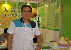Vice general manager and sales manager Small Lei from Hebei Tianbo Industry & Trade Co., Ltd. is presenting the pears his company grows in Hebei Province.