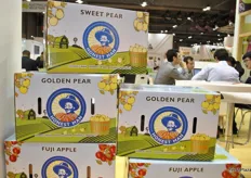 Goodfarmer's new boxes for pear and apple designed for the domestic Chinese market.