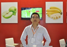 Martin Lu is sales assistant at Brilliance. China FVF provides the company an opportunity to meet with clients from Russia and inner-Asia. Brillance exports apples to Russia and South-East Asia and is one of only ten companies that are allowed to export to USA, Canada and Australia. It imports bananes which are sold on Chinese wholesale markets. The marketing team is working hard to achieve partnerships with supermarkets in Mainland China to promote imported bananes.