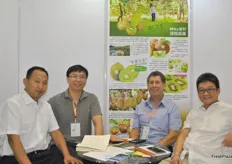 Luang Peng Lin of Xin Jing Xibu Jiu Deng Co., Ltd. has joined Wang Ruibo, the general manager of Xin Heshou Chao Co., Ltd., Murray Malone, the general manager of GM Miko Asia Ltd and Chris Han, the chairman of Xin He Shou Chao Co., Ltd. The representatives are cooperating on the export of kiwis from Chili to Mainland China and Japan. Miko is a producer of kiwi fruit. The company consists of Miko Asia Limited, Miko Chili and Miko Japan.